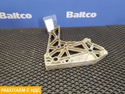 Кронштейн переднего бампера правый