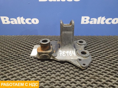 Кронштейн бампера правый